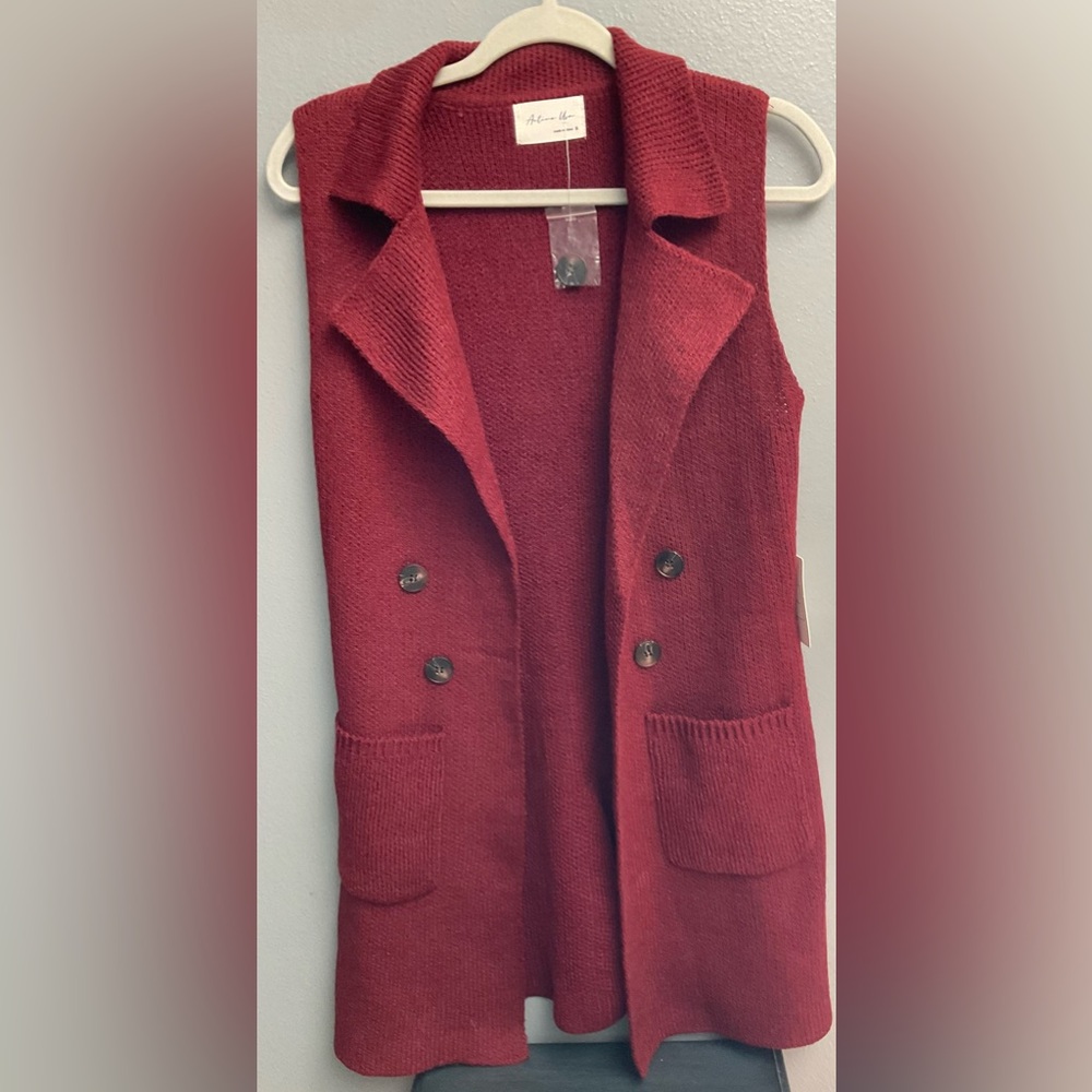 Active USA sleeveless collared open cardigan,pockets,buttons,maroon,sz sm